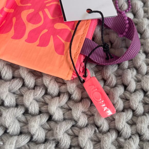 Aloha Collection• Tiny Tripper Bag in Taffy APPLIQUÉ - Picture 8 of 10